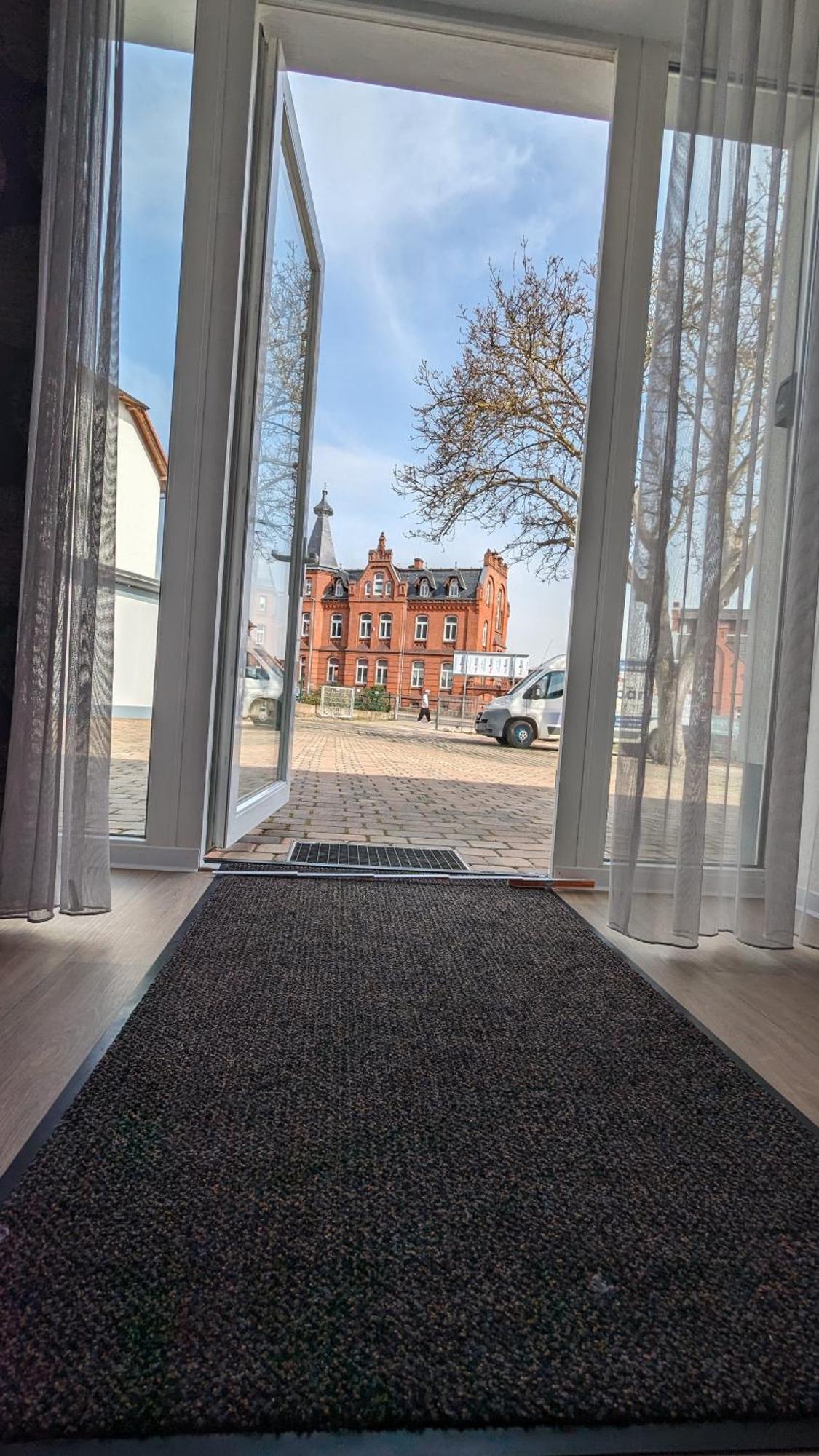 Fewo Urban Gotha-Apartment Ekhof- Am Schlosspark- Parken An Der Der Tuer- Barrierefrei, 900 Meter Zum Bahnhof - Wallbox מראה חיצוני תמונה